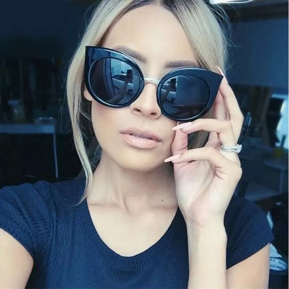 Accessories - New Retro Round Cat Eye Design Sunglasses